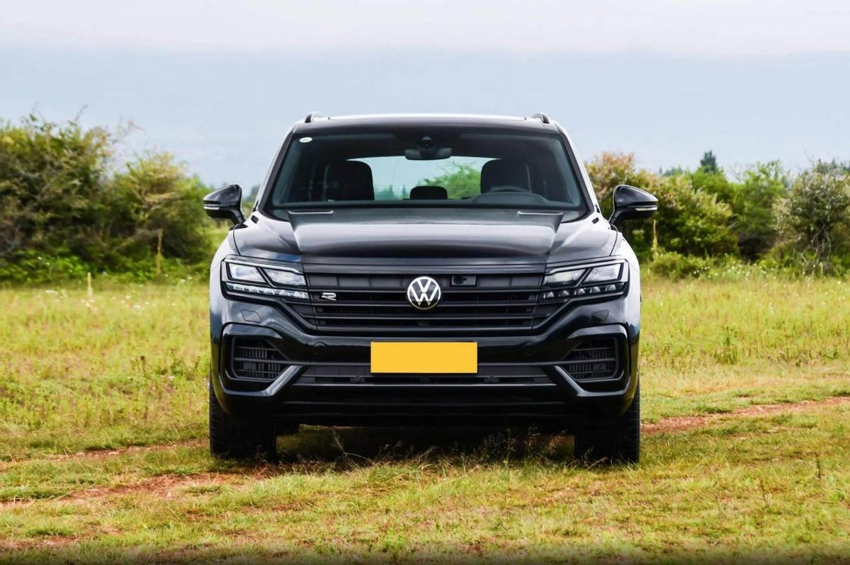被低估的SUV，与奥迪Q7同平台，标配8AT+空气悬架，大众途锐