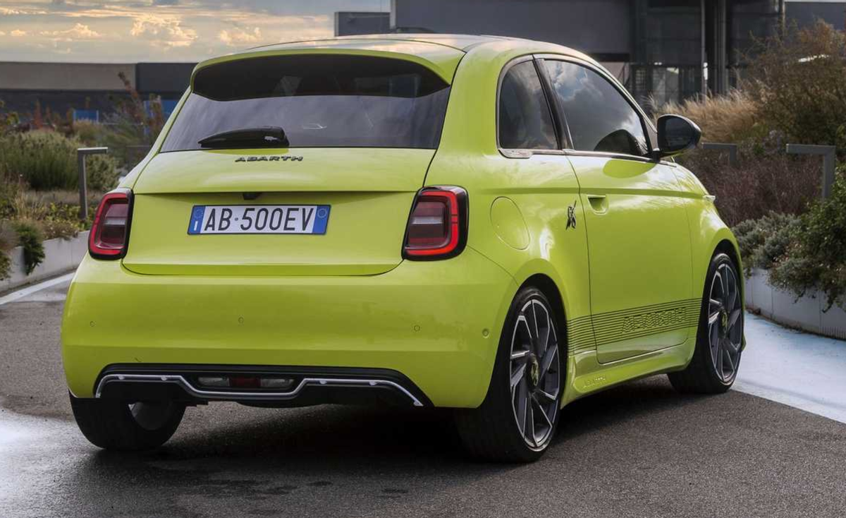 Abarth 500e官图发布 推出硬顶与敞篷两种车身形式