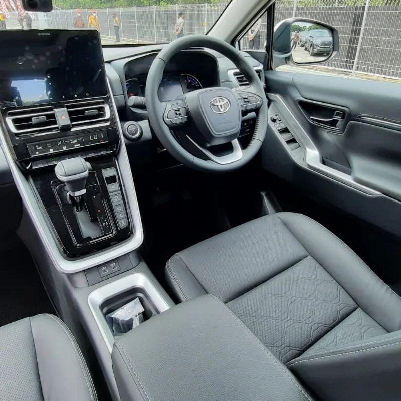 丰田新MPV Innova实车曝光，海外售价约19万元起