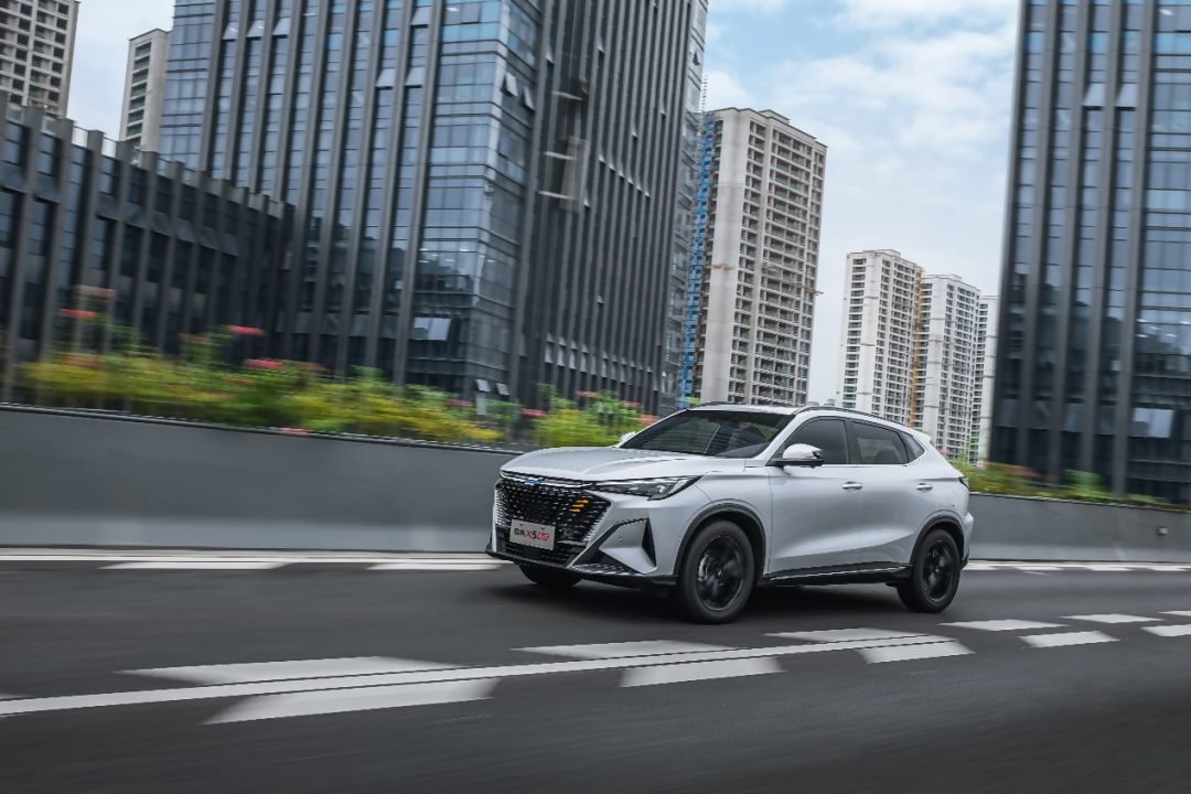 「e汽车」试驾欧尚X5 PLUS：10万级SUV新“卷王”