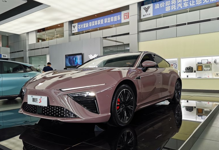 车长近5m，百公里3.9S，综合续航超1100KM，还看什么比亚迪海豹？