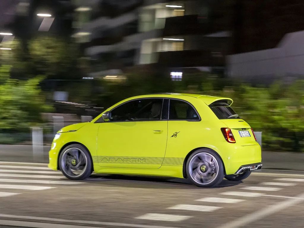 Abarth 500e正式发布 国内的土豪们要考虑平行引入吗？
