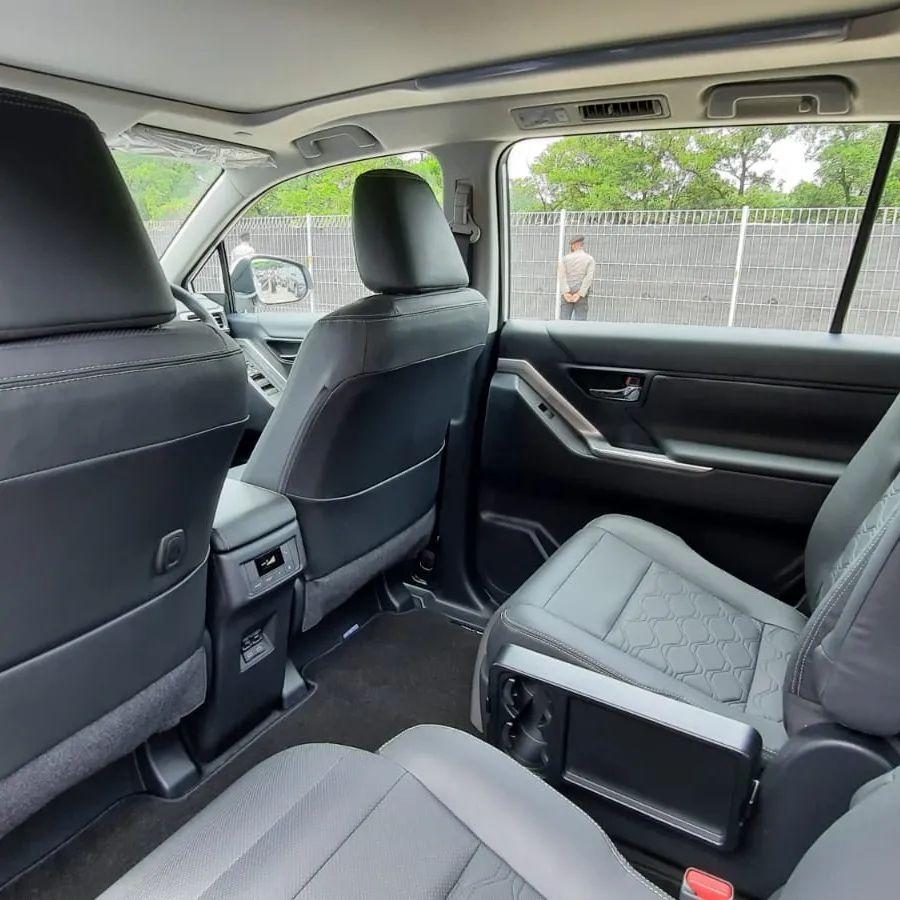 丰田新MPV Innova实车曝光，海外售价约19万元起