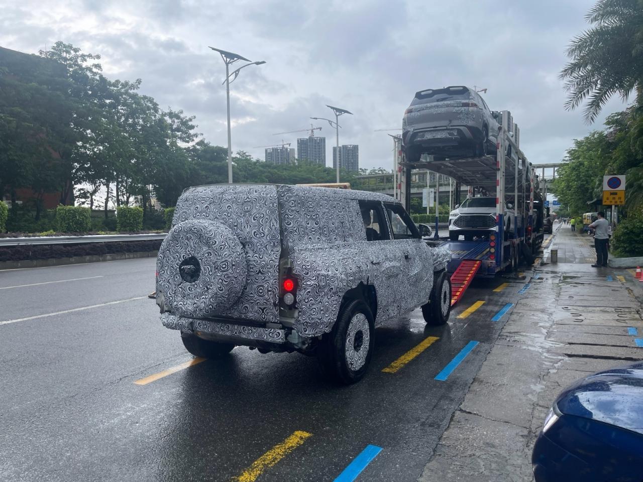 仰望R1谍照曝光：比亚迪的高端越野车，对标奔驰G级和路虎揽胜