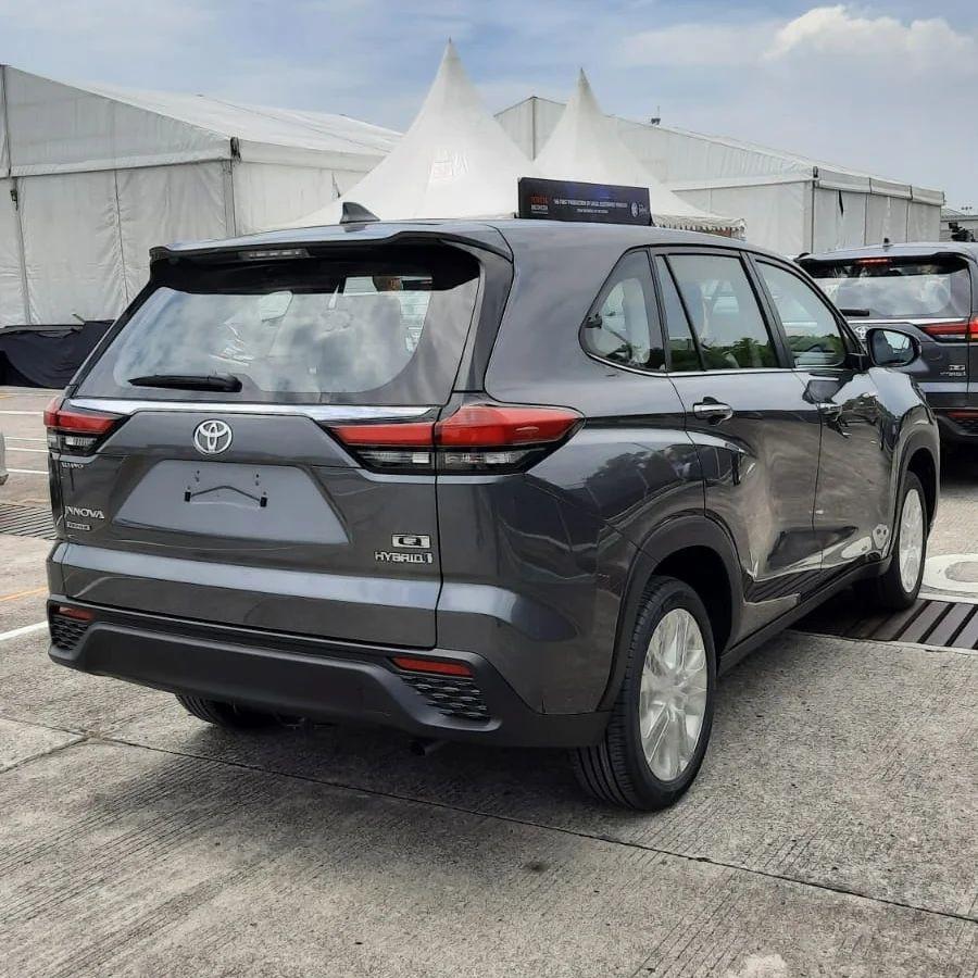丰田新MPV Innova实车曝光，海外售价约19万元起