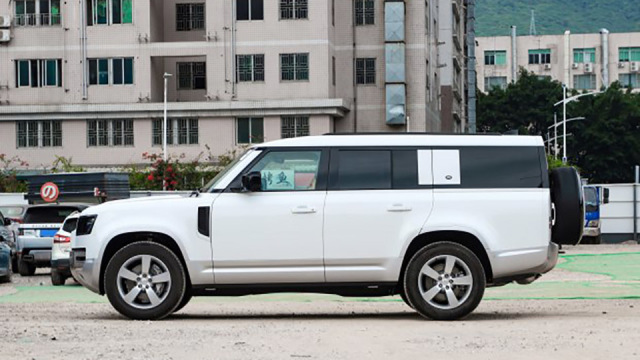 路虎卫士130养车：月薪5千，送一台也养不起