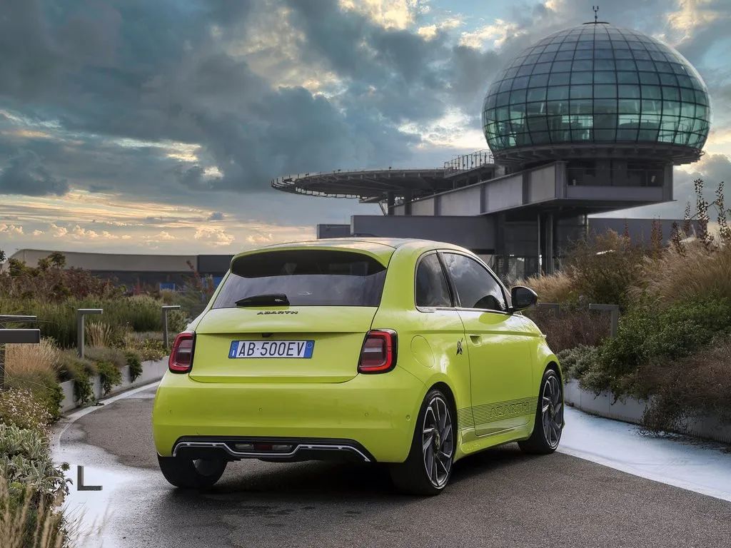 Abarth 500e正式发布 国内的土豪们要考虑平行引入吗？
