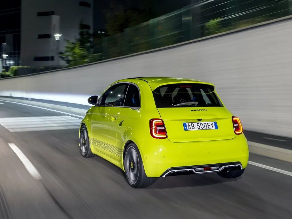 Abarth 500e正式发布 国内的土豪们要考虑平行引入吗？
