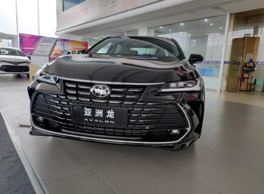 2022款丰田亚洲龙怎么样？双前脸设计，配置升级，动力强、油耗低