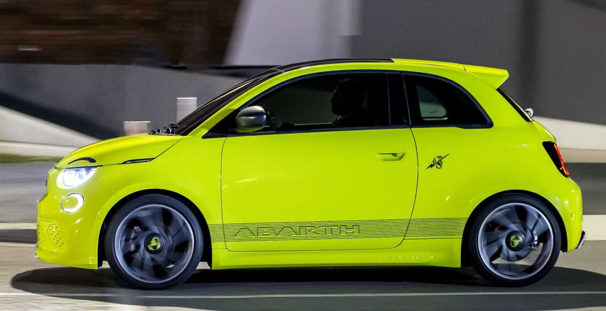 Abarth 500e官图发布 推出硬顶与敞篷两种车身形式