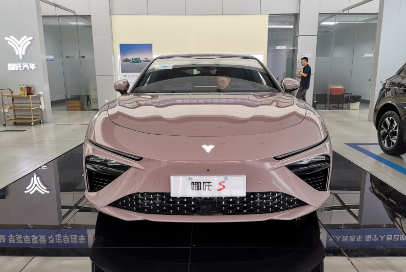 车长近5m，百公里3.9S，综合续航超1100KM，还看什么比亚迪海豹？