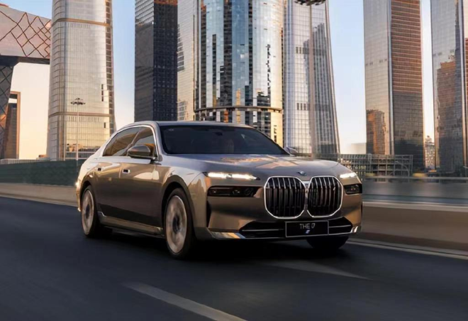 创新纯电动BMW i7领衔 宝马将电动化、数字化进行到底|汽势焦点