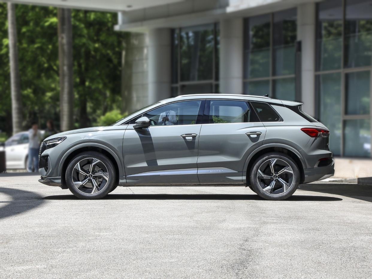 纯电豪华SUV，三电系统质保8年，29.99万起，奥迪Q4 e-tron如何？