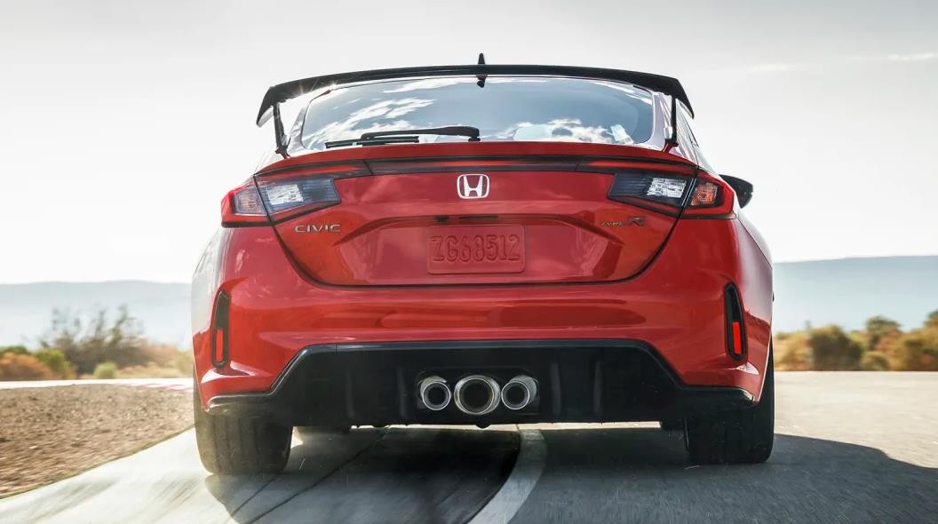 解读本田思域Type R，42万红头2.0T，特殊双轴支柱悬挂