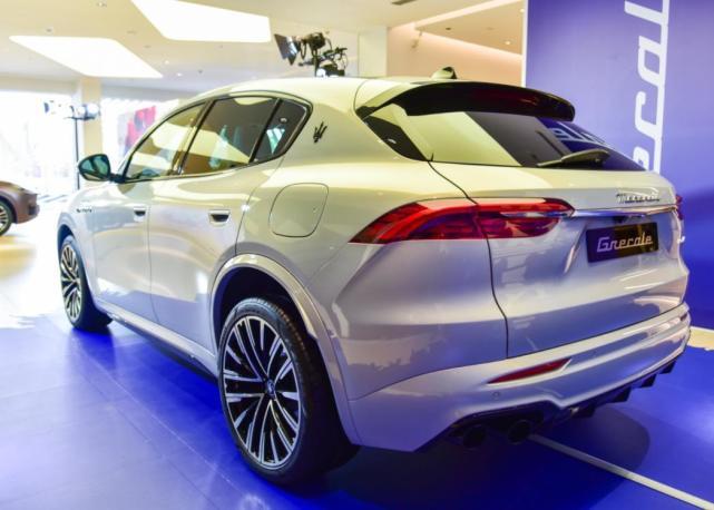 玛莎拉蒂拿出王牌中型SUV，全新设计，330马力带声浪，挑战Macan