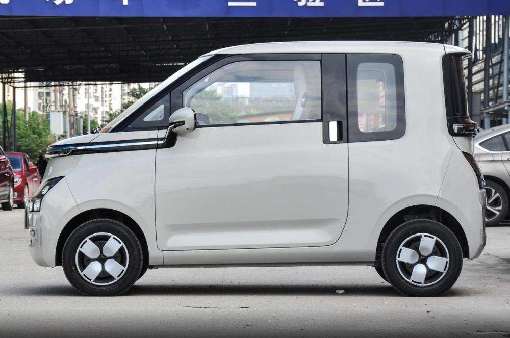 五菱再推代步车，入门续航300km，2座4座任选，五菱晴空即将上市