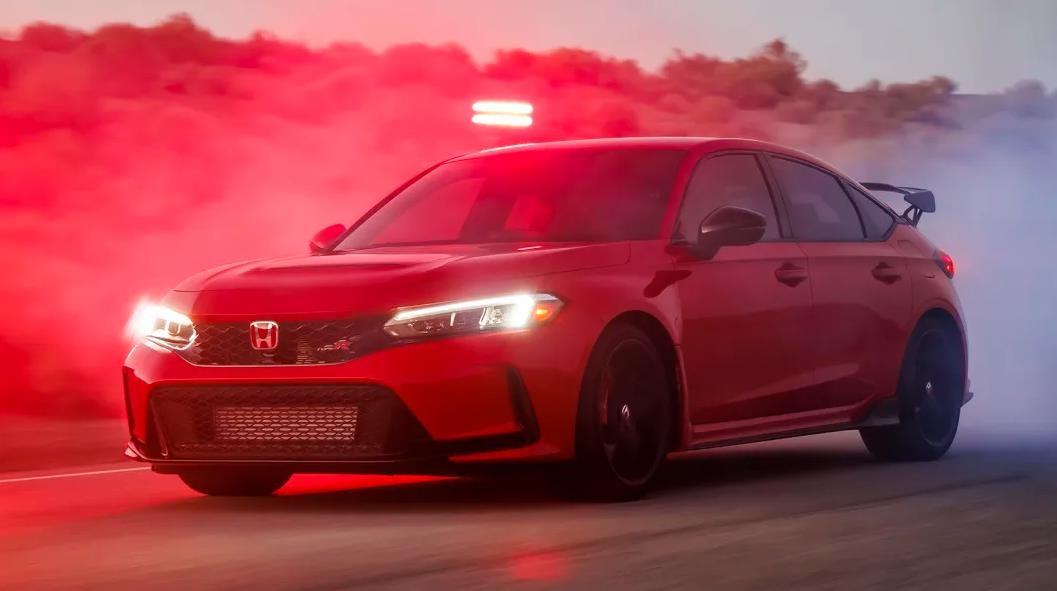 解读本田思域Type R，42万红头2.0T，特殊双轴支柱悬挂