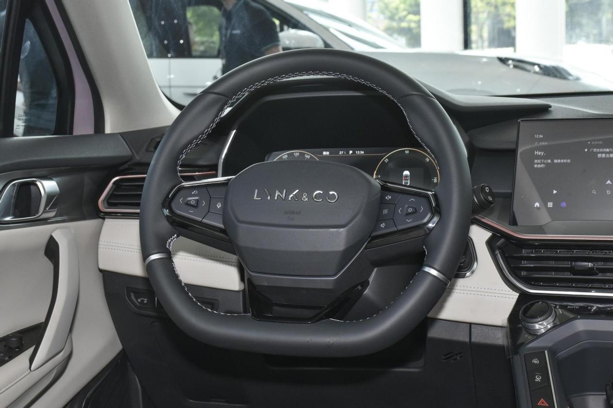 解析领克06 PHEV：搭载1.5T插混动力，整车造型时尚