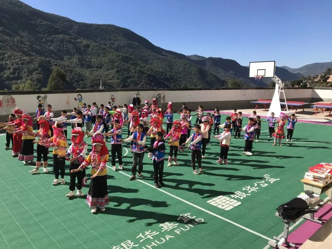 银华基金捐赠KEEP梦想运动场项目，为贫困地区小学建立标准运动场