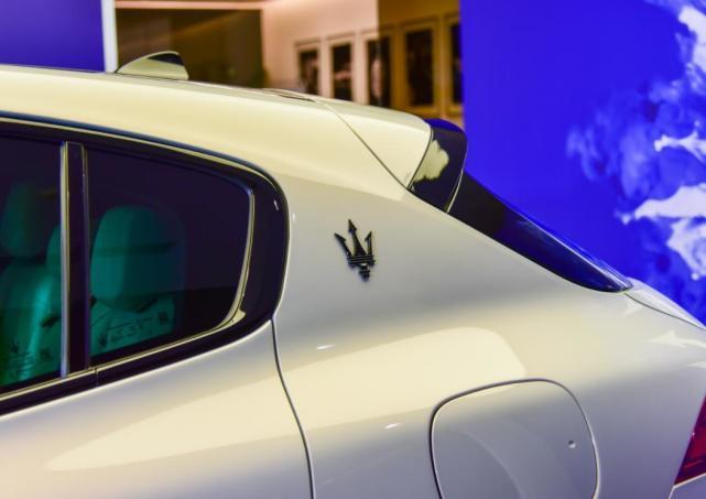 玛莎拉蒂拿出王牌中型SUV，全新设计，330马力带声浪，挑战Macan