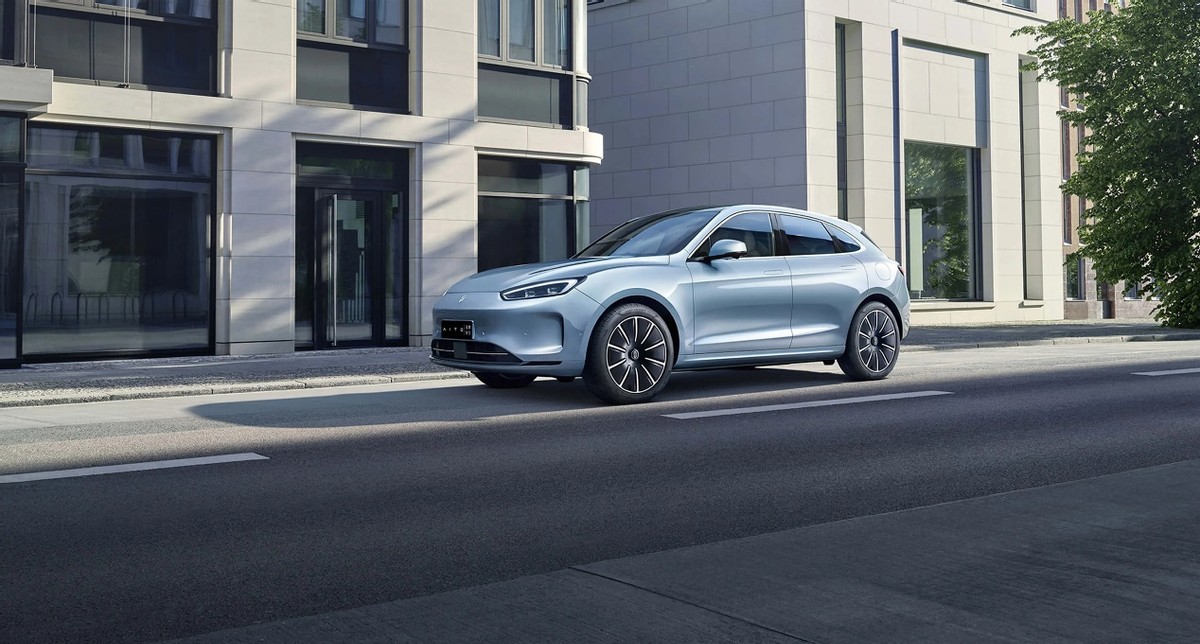 25万左右买新能源中型SUV 比亚迪护卫舰07和问界M5怎么选？
