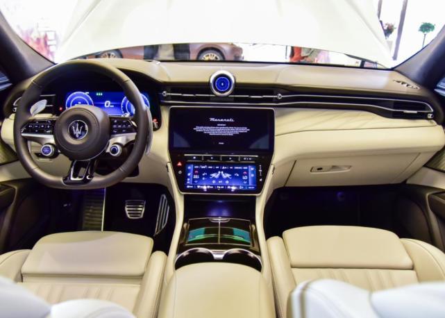 玛莎拉蒂拿出王牌中型SUV，全新设计，330马力带声浪，挑战Macan