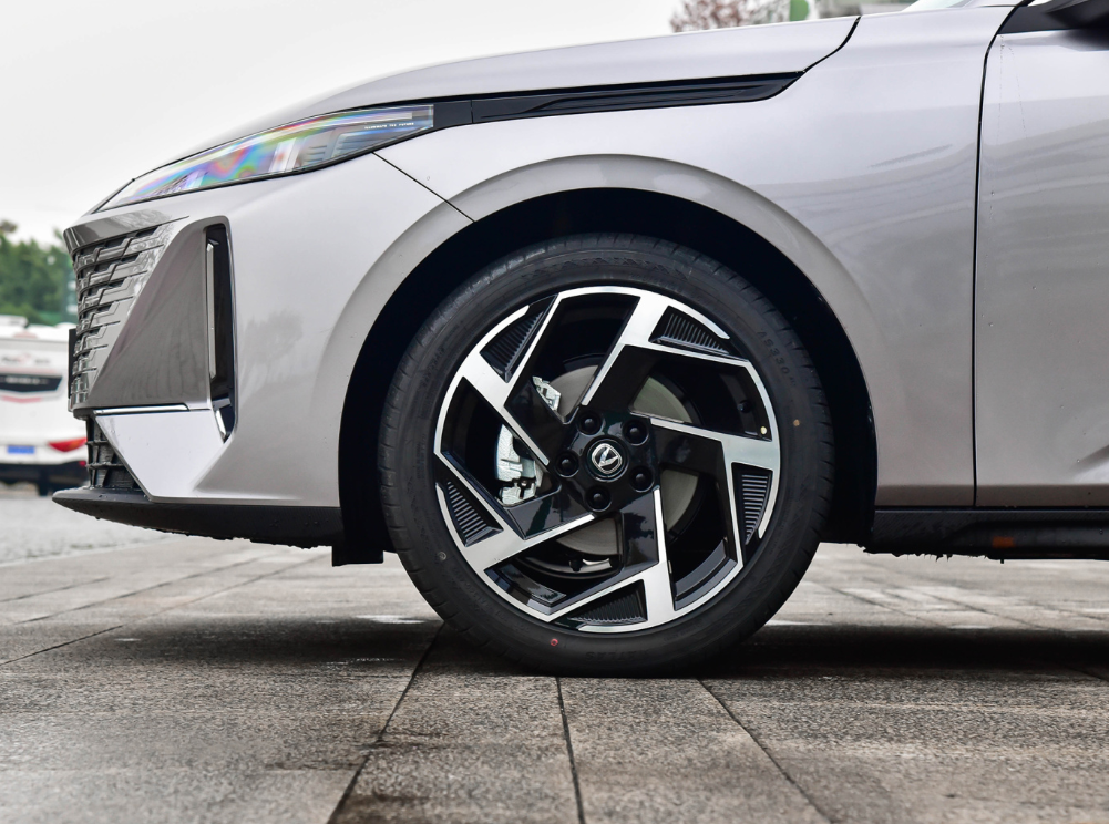 长安推出新车，取名：逸达，车长4770mm搭载1.5T，油耗不足6L