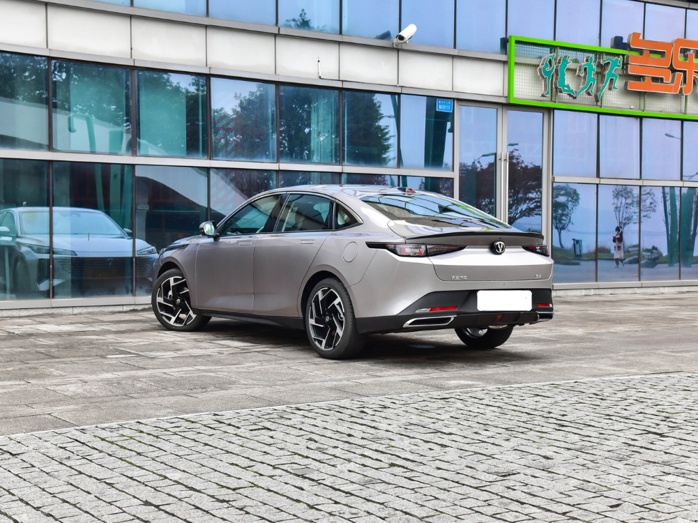 长安推出新车，取名：逸达，车长4770mm搭载1.5T，油耗不足6L