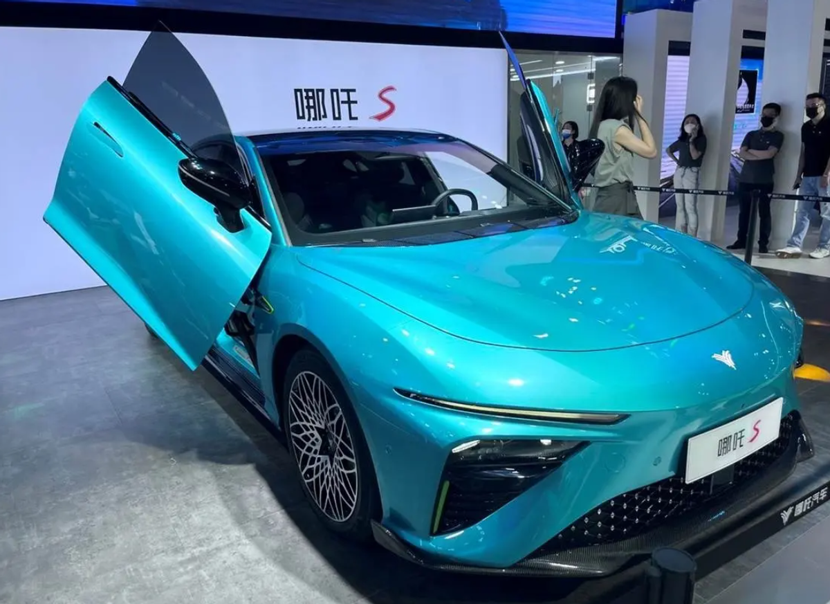 年轻人的圆梦机会来了，轿跑车身+四驱，20多万就有“4秒加速”