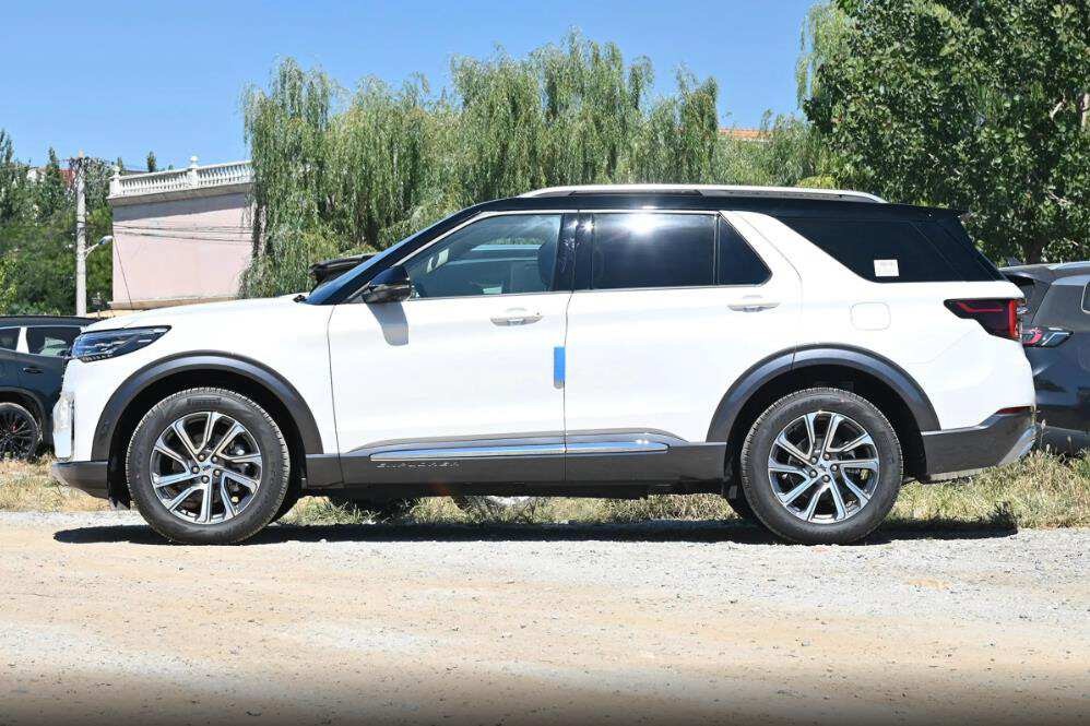 被低估的美系中大型SUV，车长超5米，全系标配2.3T+10AT