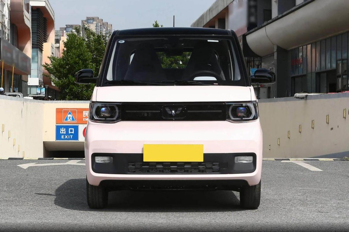 真正的国民代步车，仅3.28万起，不烧油还省心，带你看宏光MINIEV