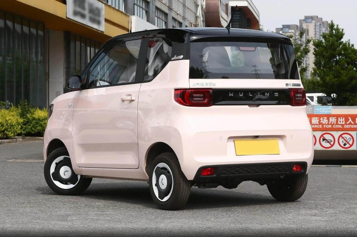 真正的国民代步车，仅3.28万起，不烧油还省心，带你看宏光MINIEV