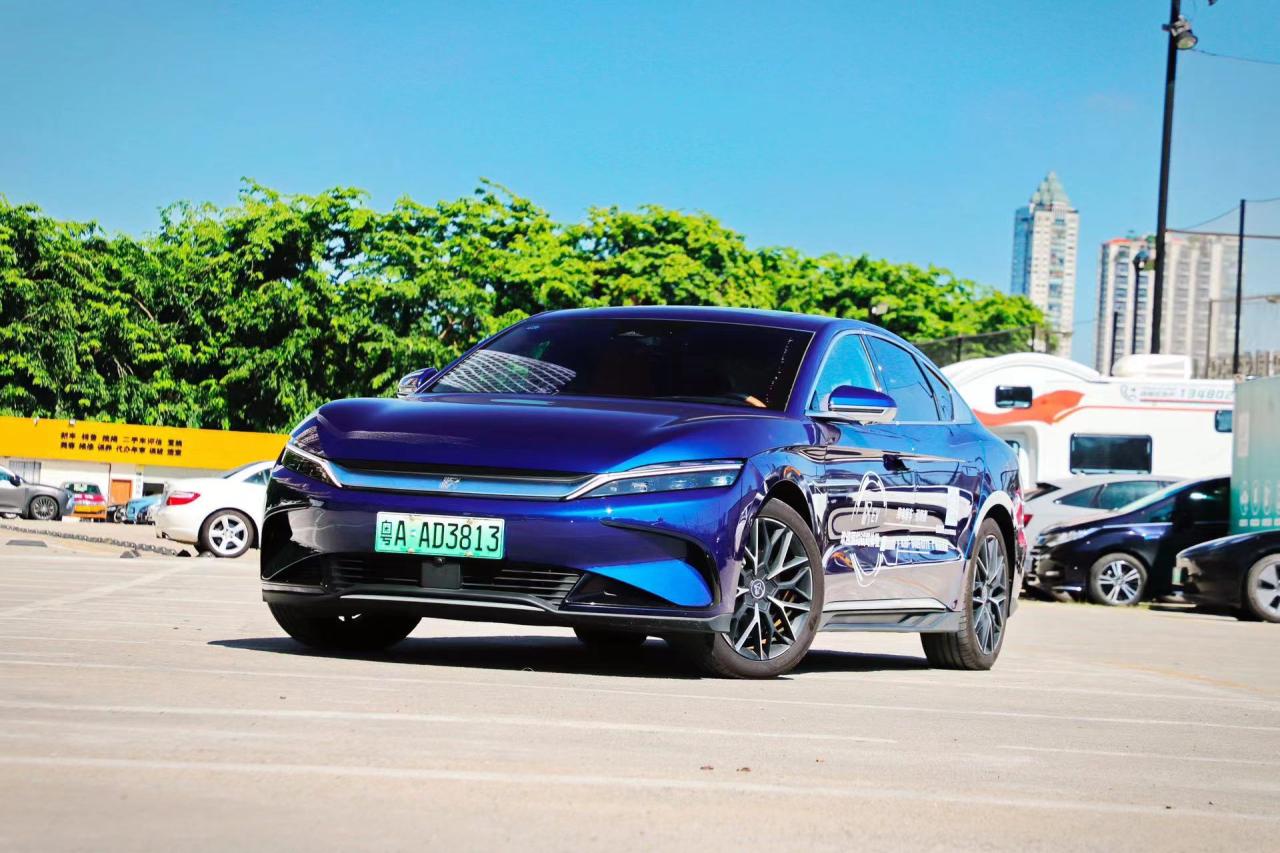 性价比超高的纯电C级车！零跑C01、比亚迪汉该怎么选？