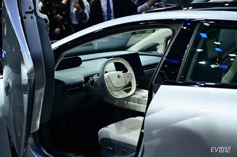 “比Model 3贵，但你们会选我”，实拍广汽埃安Hyper GT纯电轿跑车