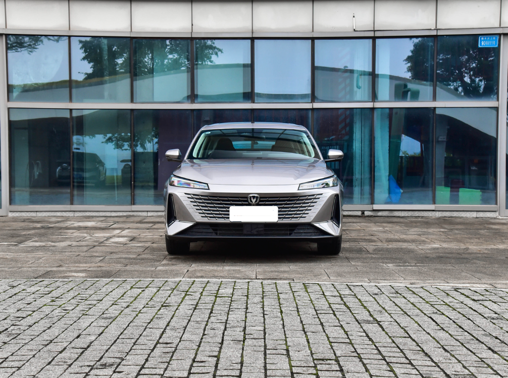 长安推出新车，取名：逸达，车长4770mm搭载1.5T，油耗不足6L