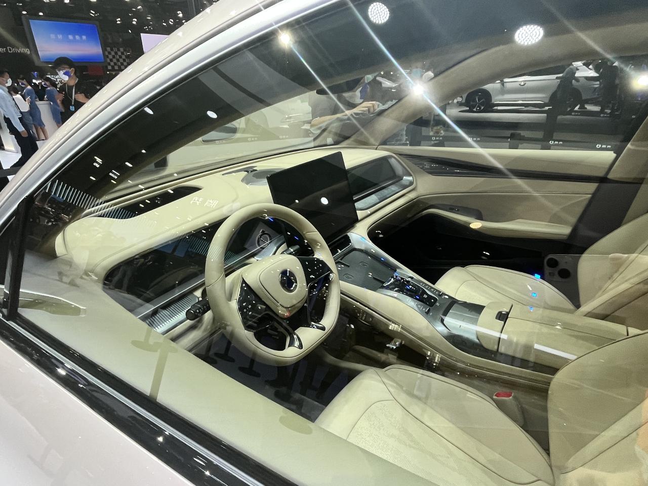 腾势全新SUV曝光，3秒级破百，能否竞争特斯拉Model Y？