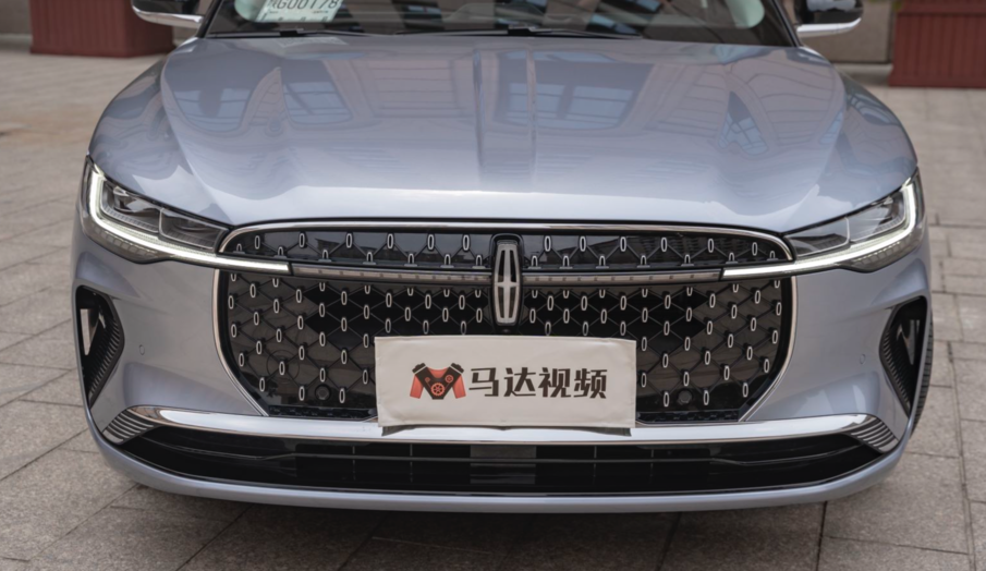 实拍林肯Z：全系2.0T+8AT！内置27英寸大屏 空间比奥迪A4L还大？