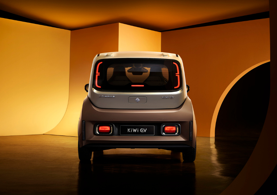 "高端"城市代步车对决，YOUNG光小新对比宝骏KiWi EV