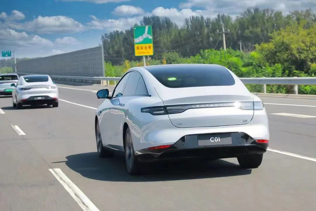性价比超高的纯电C级车！零跑C01、比亚迪汉该怎么选？