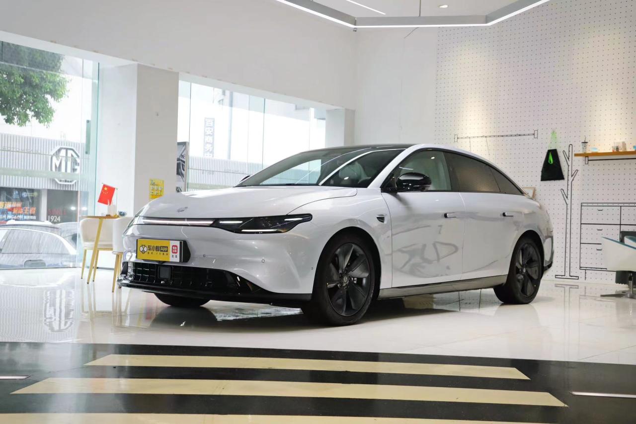 性价比超高的纯电C级车！零跑C01、比亚迪汉该怎么选？