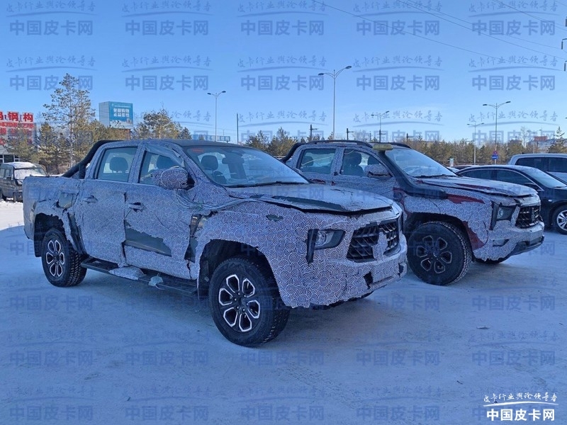也有越野版车型 中国重汽全新皮卡测试谍照曝光