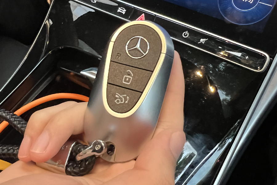 最有质感的竟然是钥匙？全方位体验奔驰C200L，动力真有那么差？