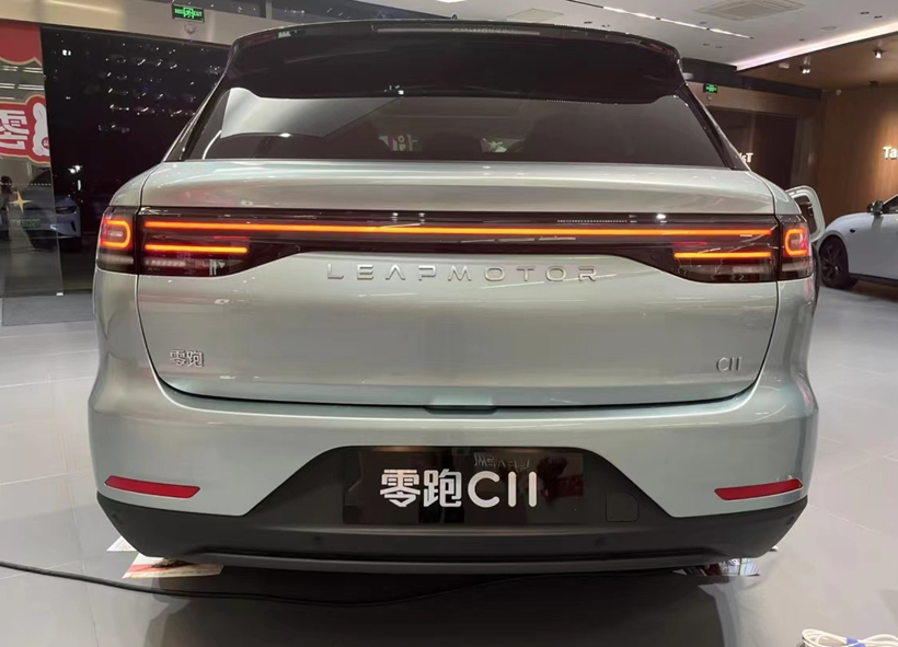 零跑C11增程版到店，续航可超1000公里，工况油耗6.8L，即将预售