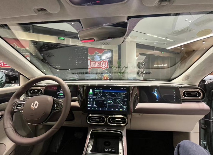 零跑C11增程版到店，续航可超1000公里，工况油耗6.8L，即将预售