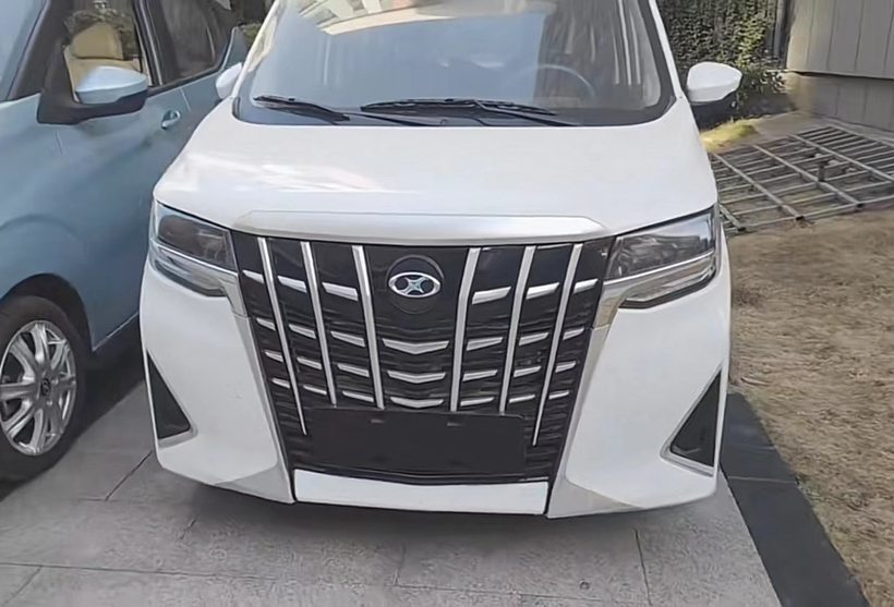 又一款国产代步小车，未奥BOMA现身，造型宛如“迷你版埃尔法”