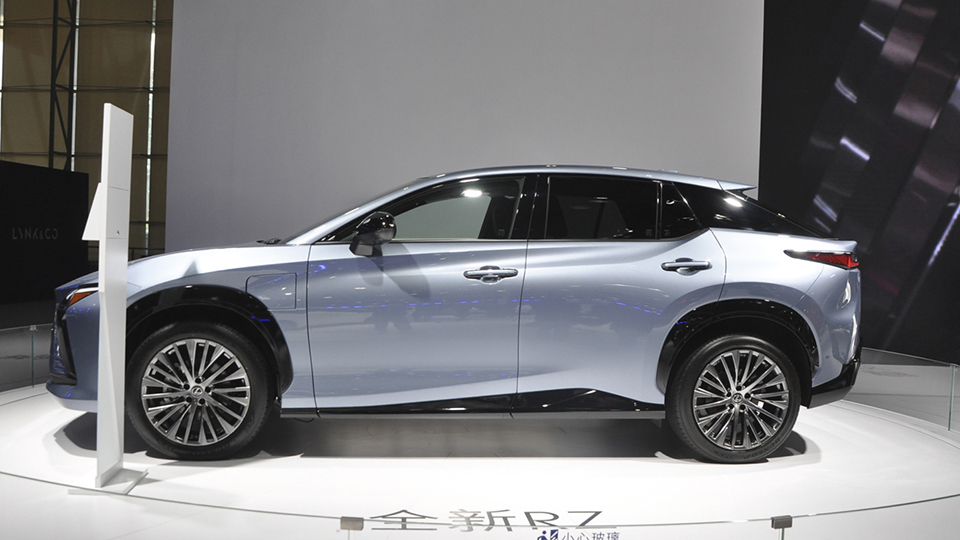 预算35万元买豪华SUV，续航超500km，雷克萨斯RZ选中配就行