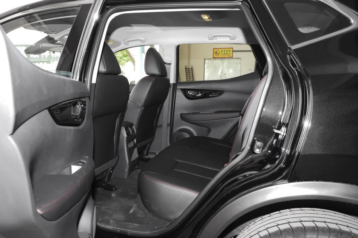 日产入门级SUV，搭载2.0L+CVT，低油耗适合家用，解析日产逍客