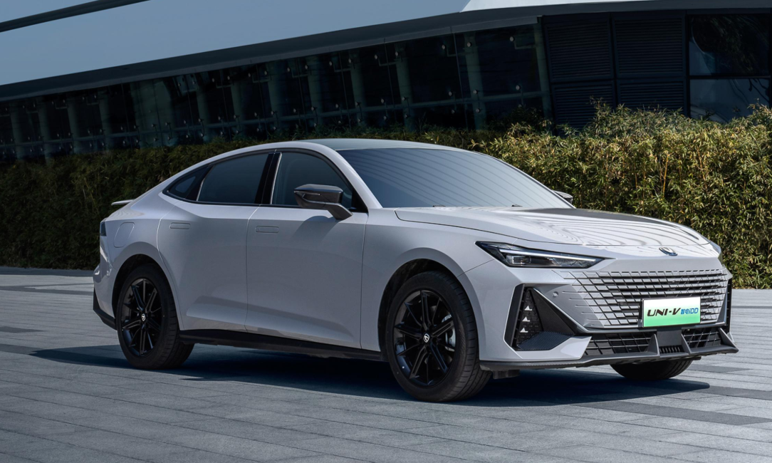 试驾体验UNI-V iDD，6.5秒破百+1100Km综合续航，尾翼却成选装？