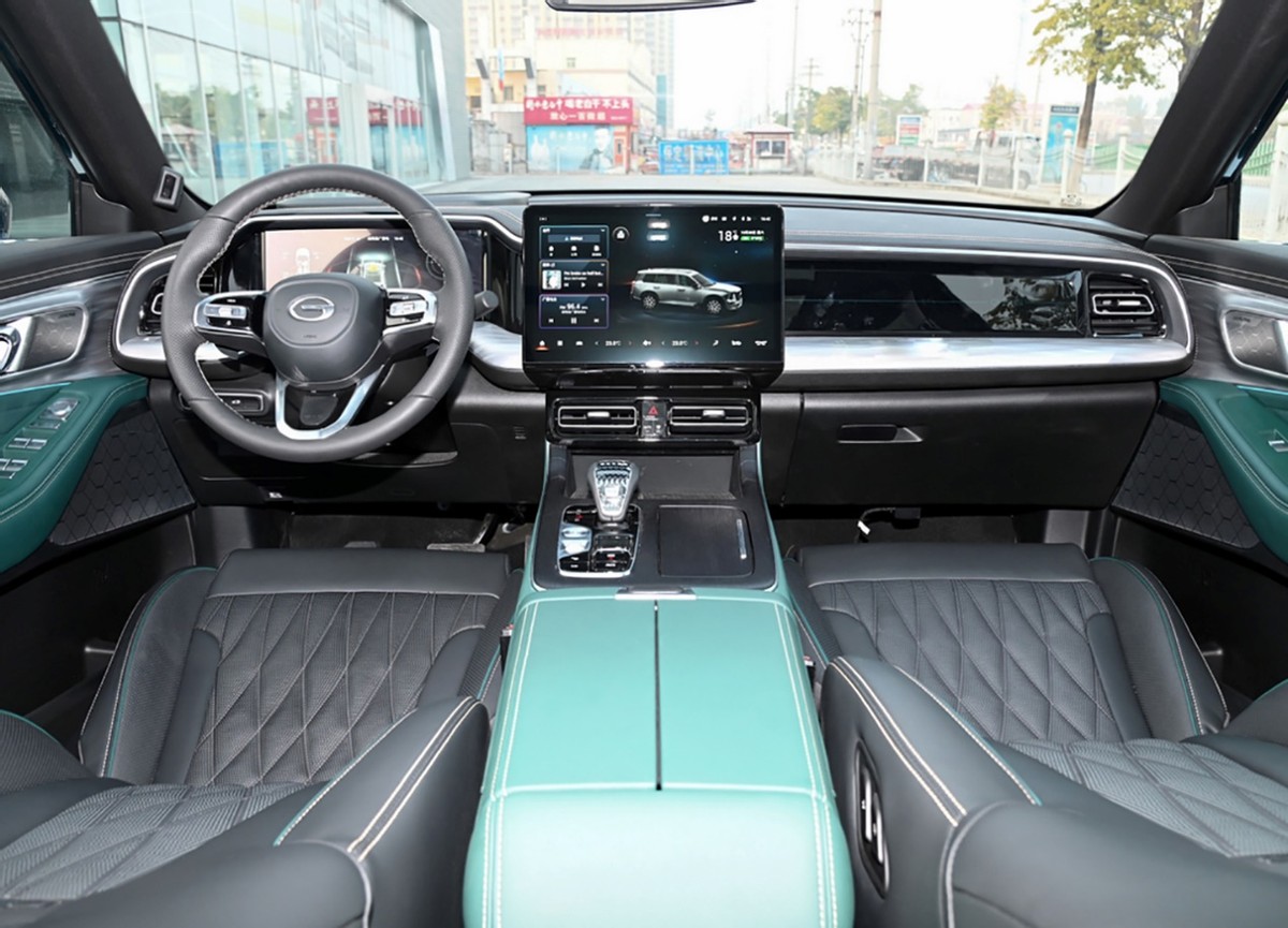 20万预算选2.0T大尺寸SUV 长安CS95PLUS对比广汽传祺GS8