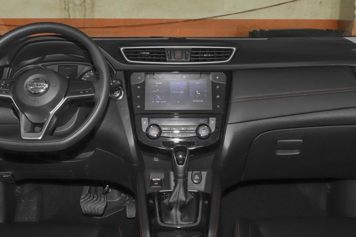 日产入门级SUV，搭载2.0L+CVT，低油耗适合家用，解析日产逍客